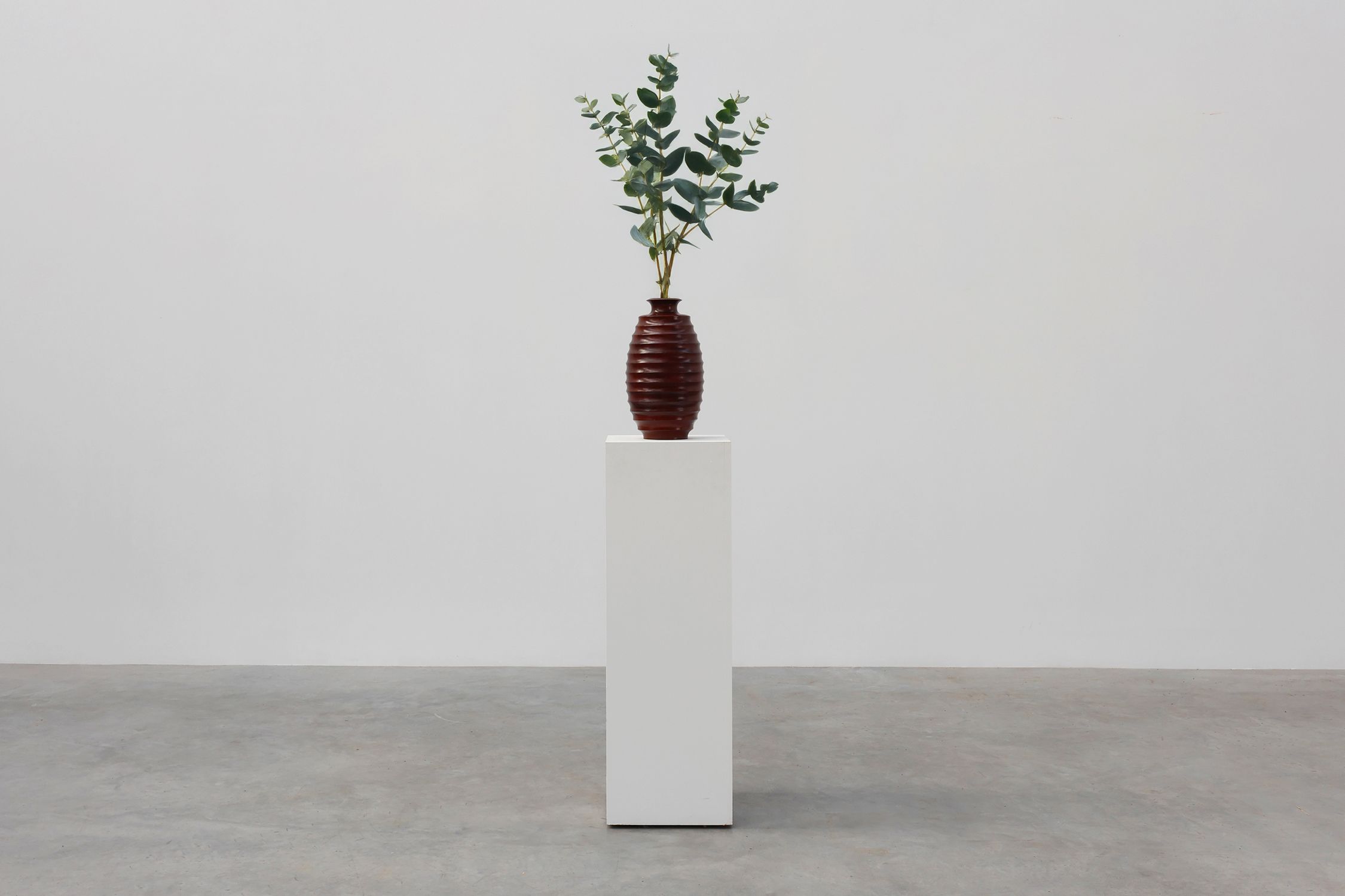 Large French turned wood vase in Art Deco style, ca. 1925thumbnail